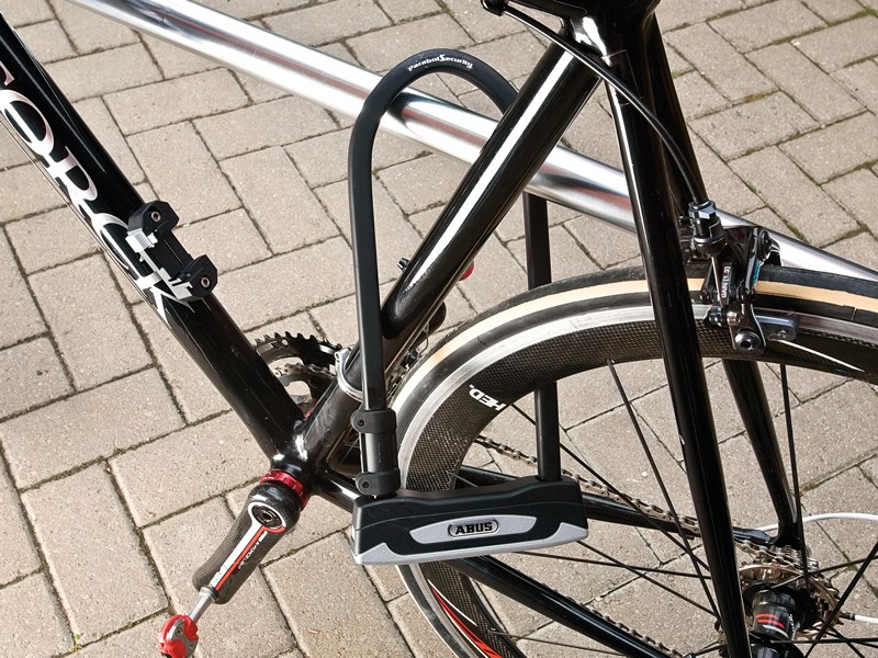 L'antivol en U est ce qui se fait de mieux  pour protéger son vélo.