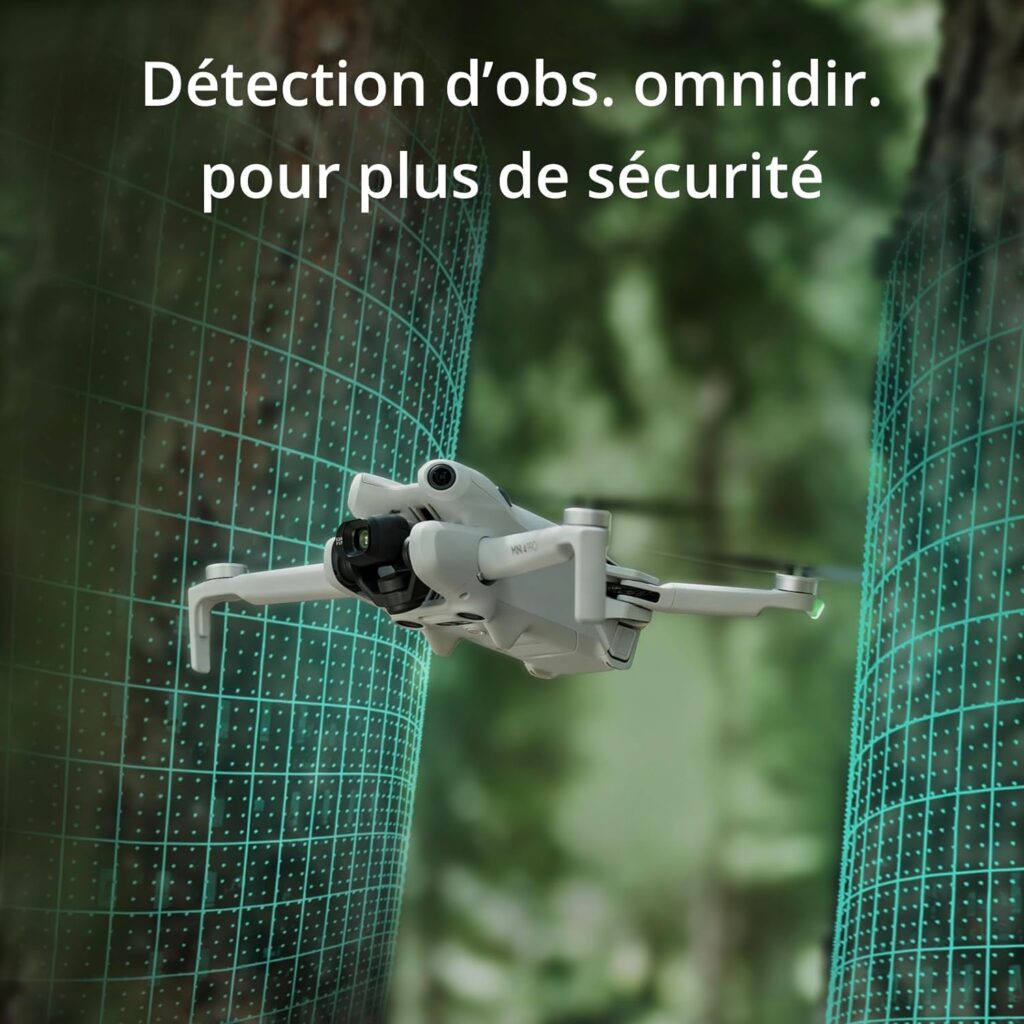 Illustration de la fonction de détection d'obstacles omnidirectionnelle du DJI Mini 4 Pro, augmentant la sécurité lors du vol entre les arbres.