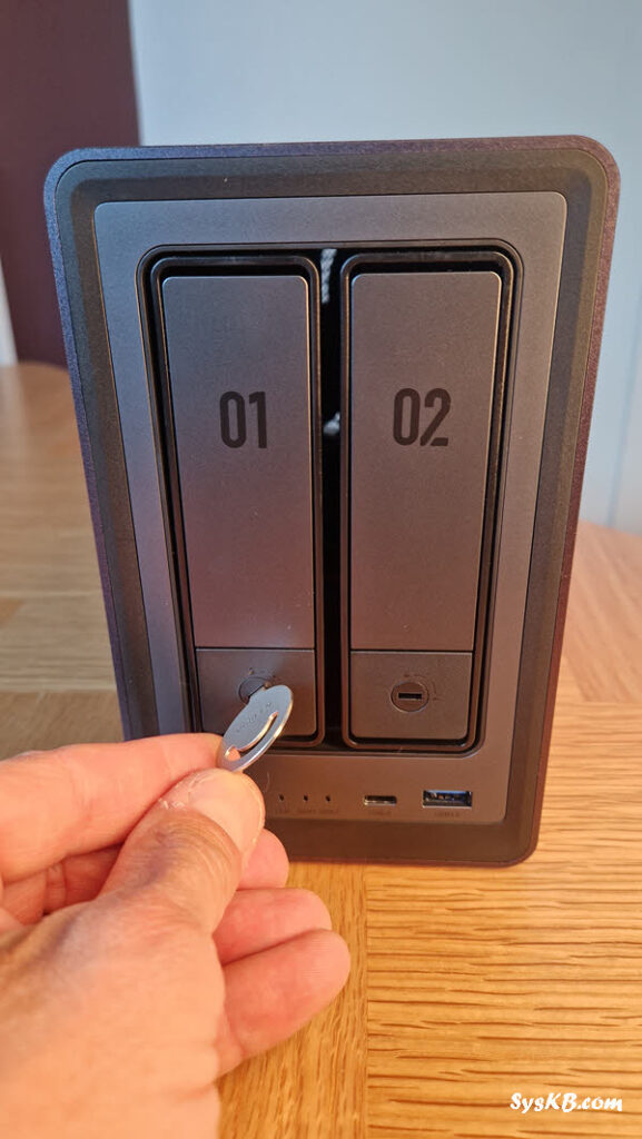 Ouverture des baies du UGREEN NAS DXP2800