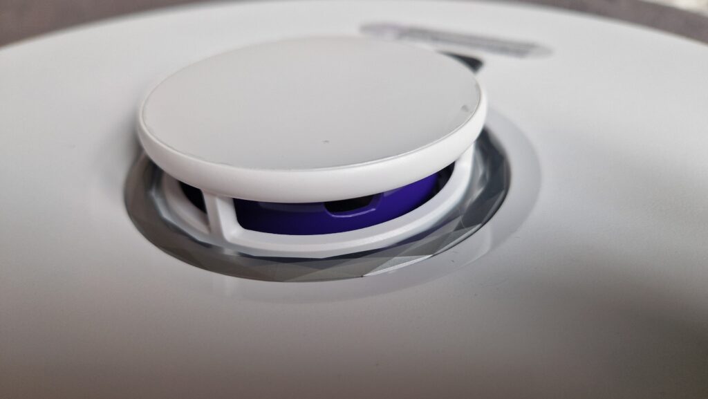 Le télémètre LiDAR scanne la pièce à 360°