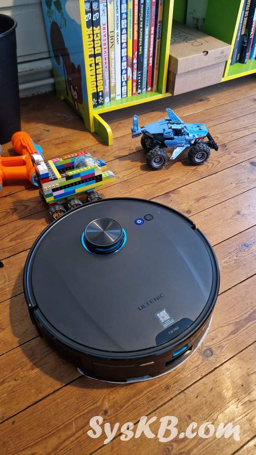 Le robot Ultenic T20 Pro évite les gros jouets sans problème