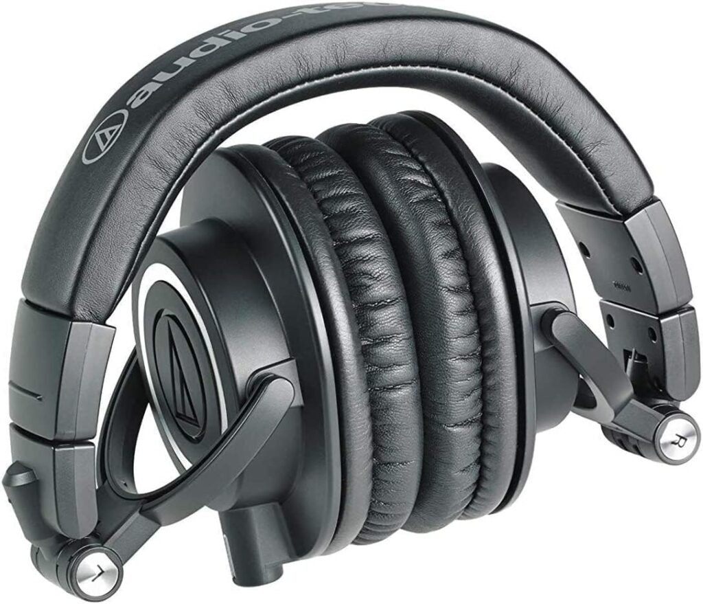 Un casque audio de studio est indispensable pour avoir un son le plus neutre possible