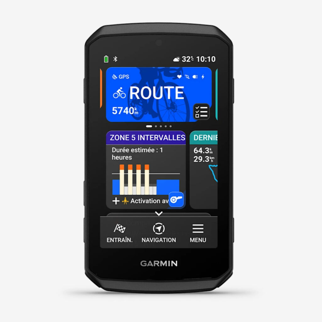 Garmin Edge 1060 vu de face avec écran d'accueil