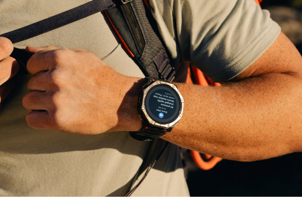 Amazfit T-Rex Dual Solar portée en extérieur